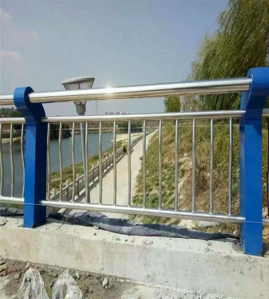 不锈钢复合管桥梁护栏产品图片